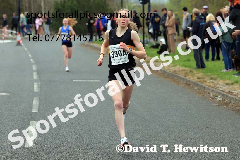 SSenior womens relay, 2025 Elswick Harriers Good Friday Road Relays, Newburn, Newcastle upon Tyne. Photo: David T. Hewitson/Sports for All Pics
